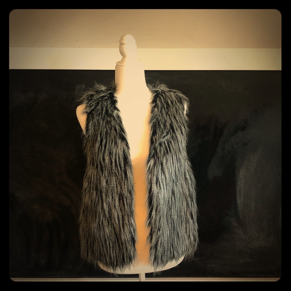 Forever 21 medium faux fur vest